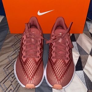 NWT Women’s NIKE ZOOM Winflo 6 Running Shoes